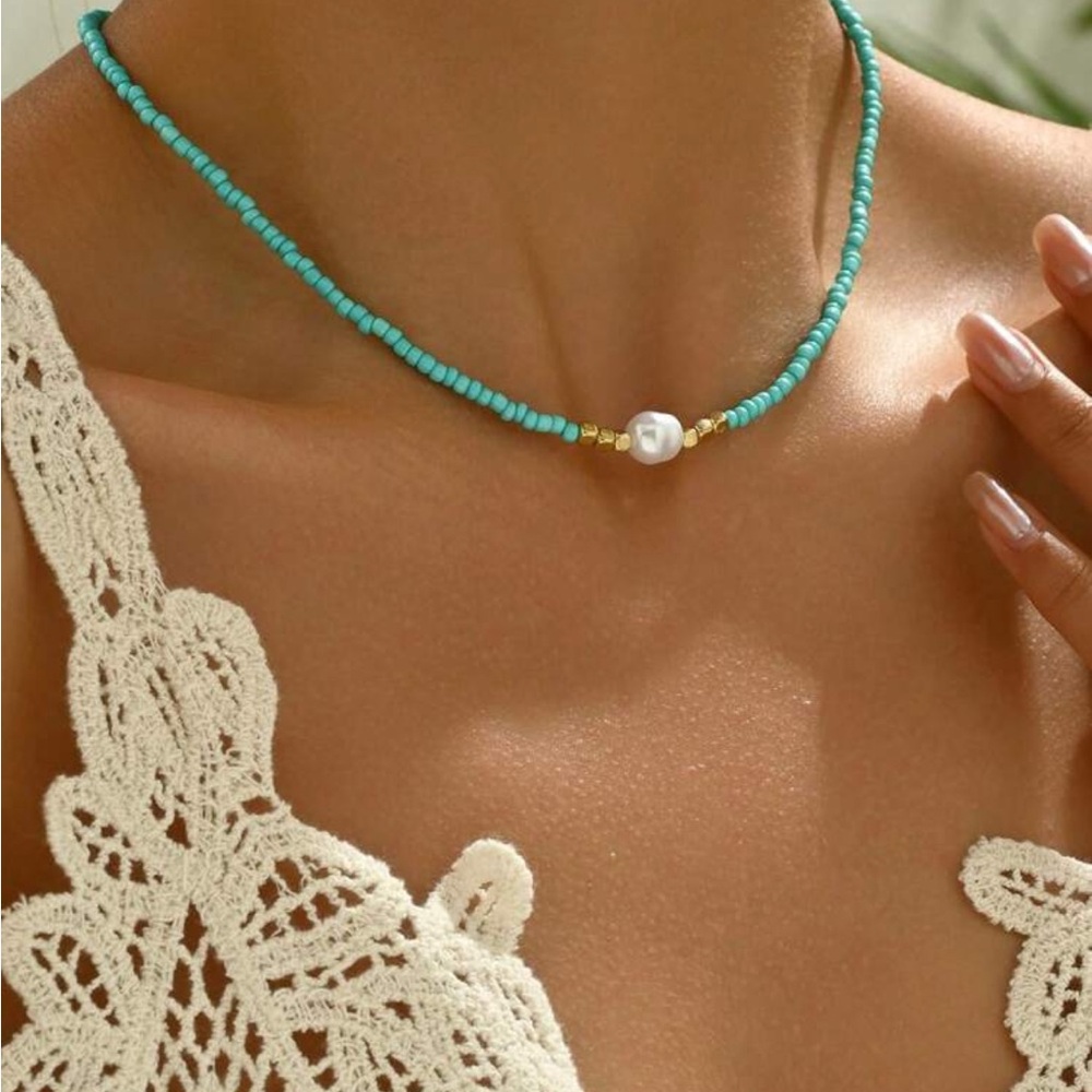Turquoise Beaded Necklace with Pearl Accent